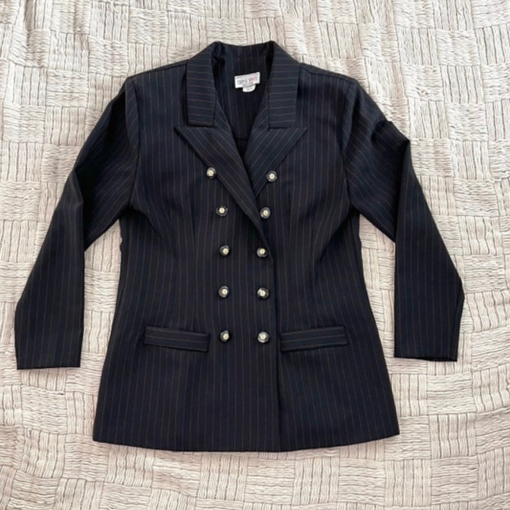 Women’s Vintage double breasted pin stripe spring blazer. Near mint condition.